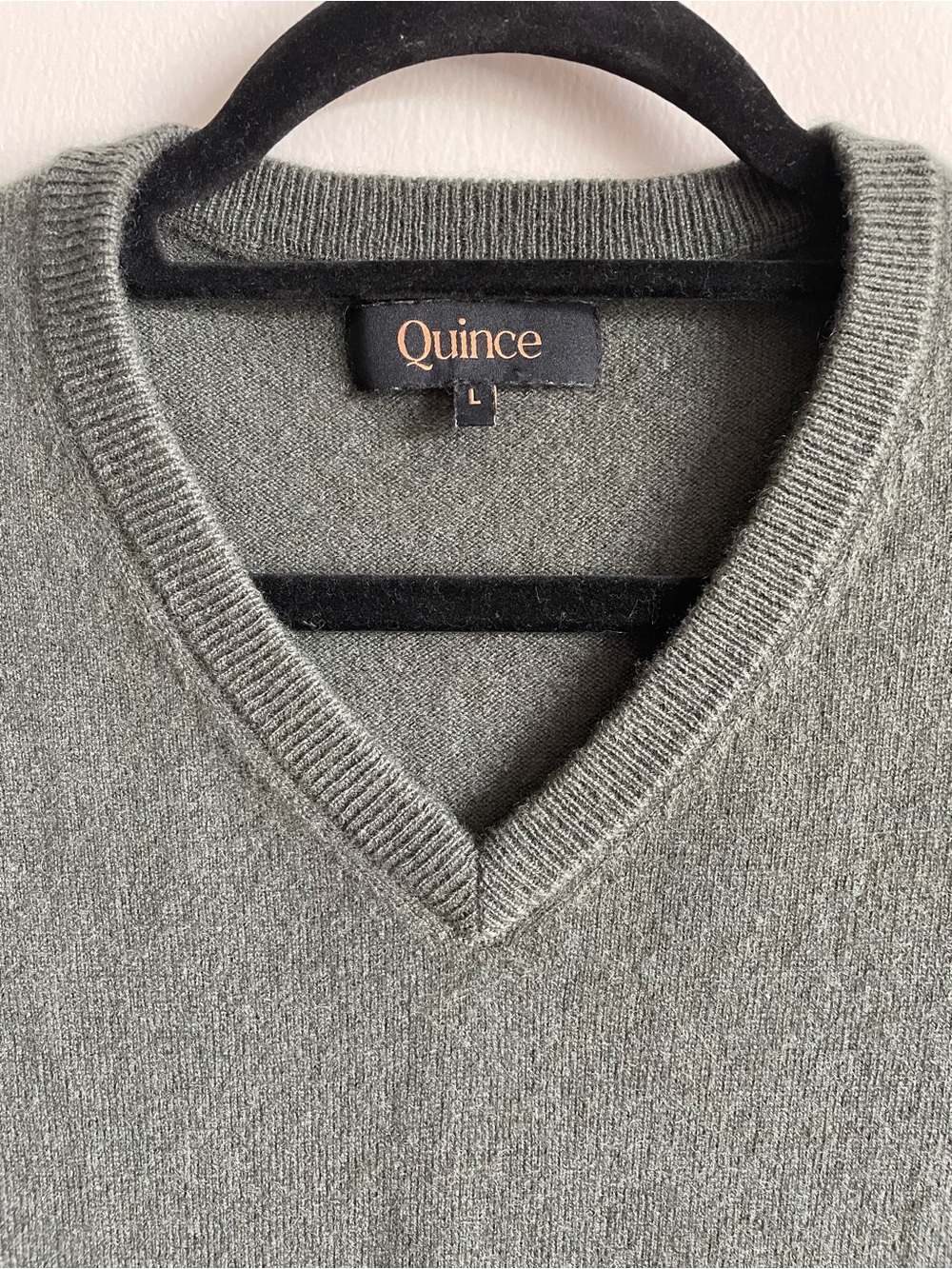Quince Men's Mongolian Cashmere V Neck Sweater Moss Green Quiet Luxury - Picture 2 of 8